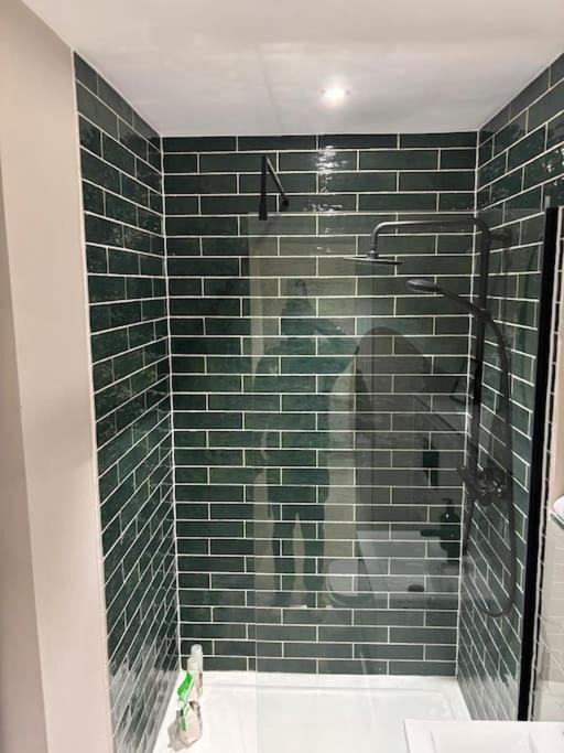 Leeds - 2 Bed Ensuite * Leeds (West Yorkshire)