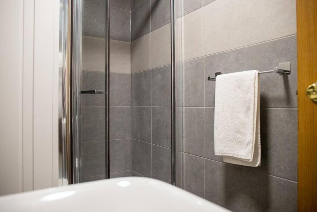 Modern 1-bedroom Near Arena W Free Parking * Leeds (West Yorkshire)