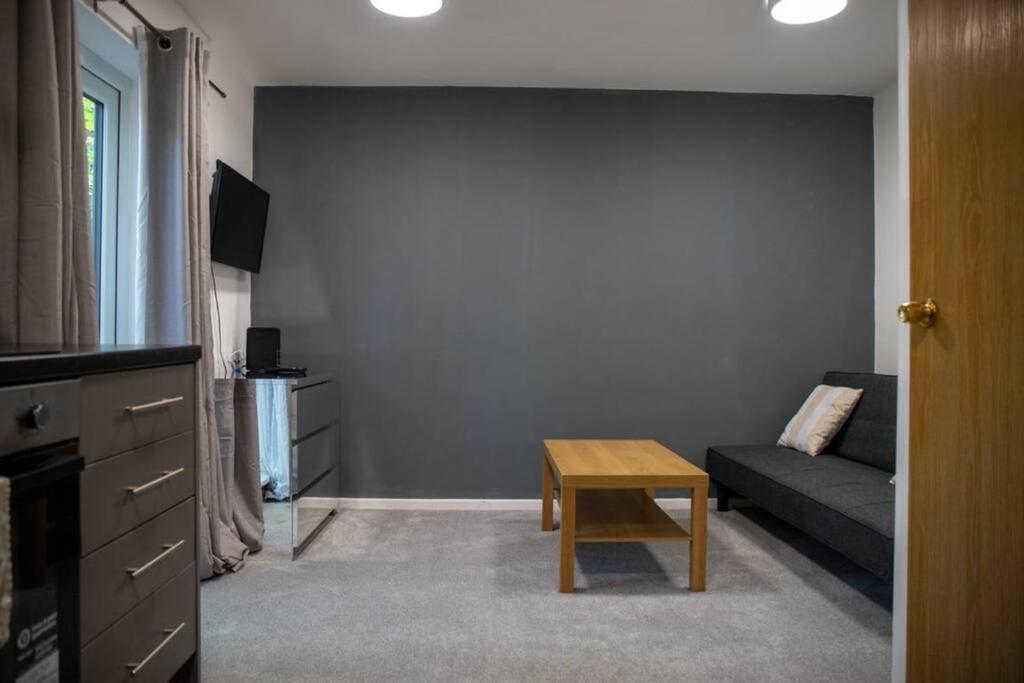 Modern 1-bedroom Near Arena W Free Parking