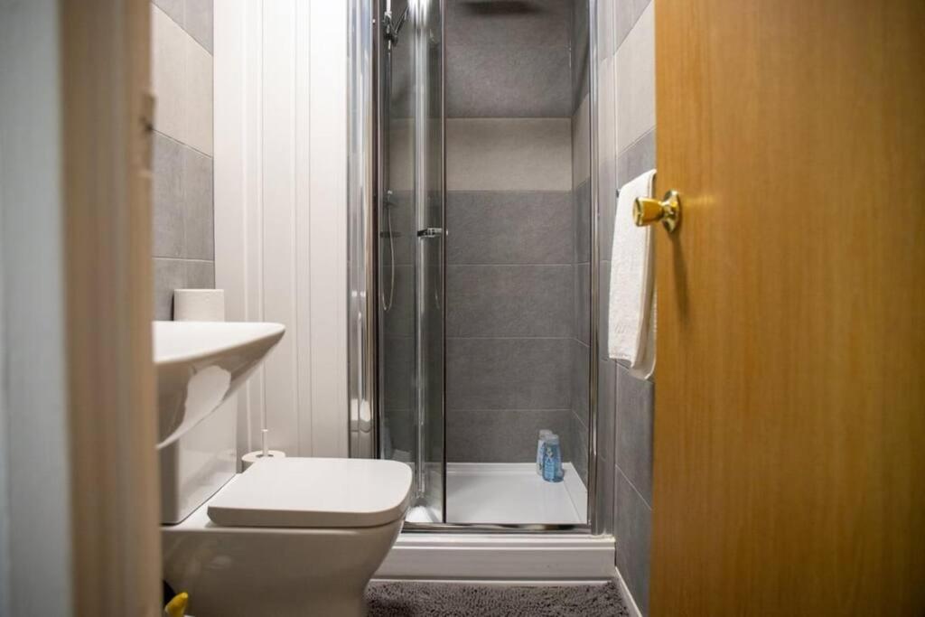 Modern 1-bedroom Near Arena W Free Parking Leeds (West Yorkshire)