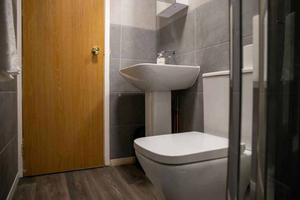 Modern 1-bedroom Near Arena W Free Parking