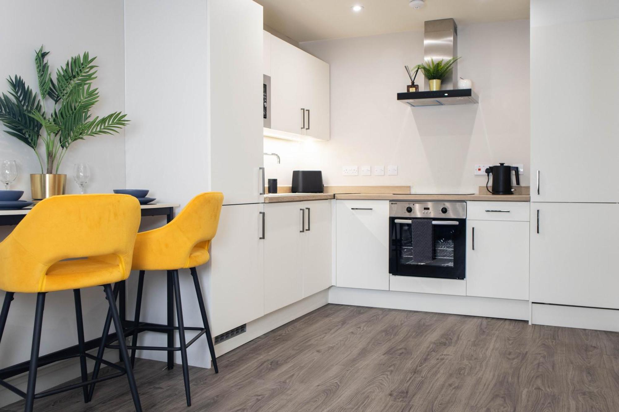 Royale - Rose Platinum * Leeds (West Yorkshire)