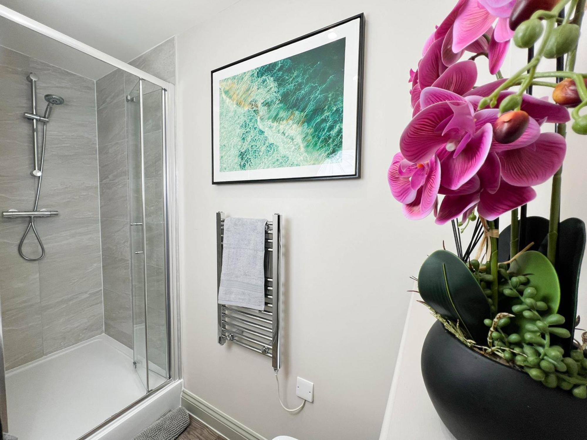 Royale - Rose Platinum * Leeds (West Yorkshire)