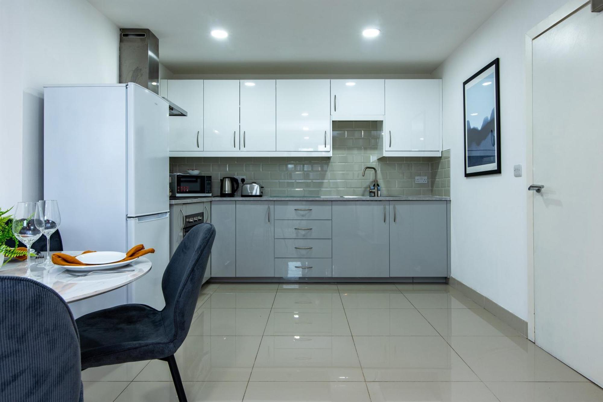 3-br In Prime Leeds Centre Apartment