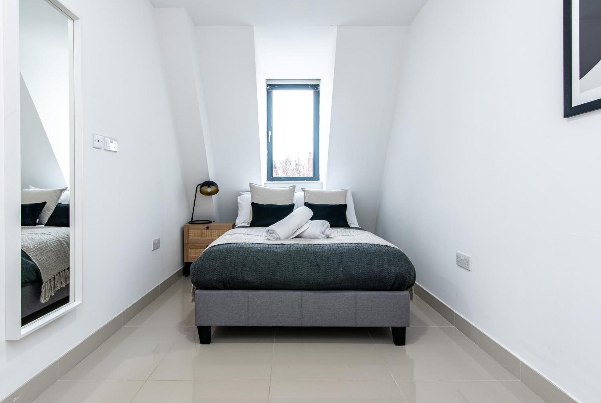 3-br In Prime Leeds Centre Apartment