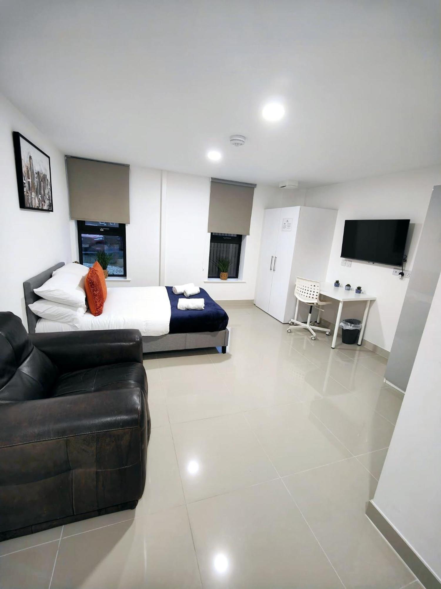 Luxurious 3 Bed Ensuites & Kitchenettes Nr Lgi Hospital & Uni - Free 5g Wifi & Netflix Short - Contractors Free Parking Leeds (West Yorkshire)