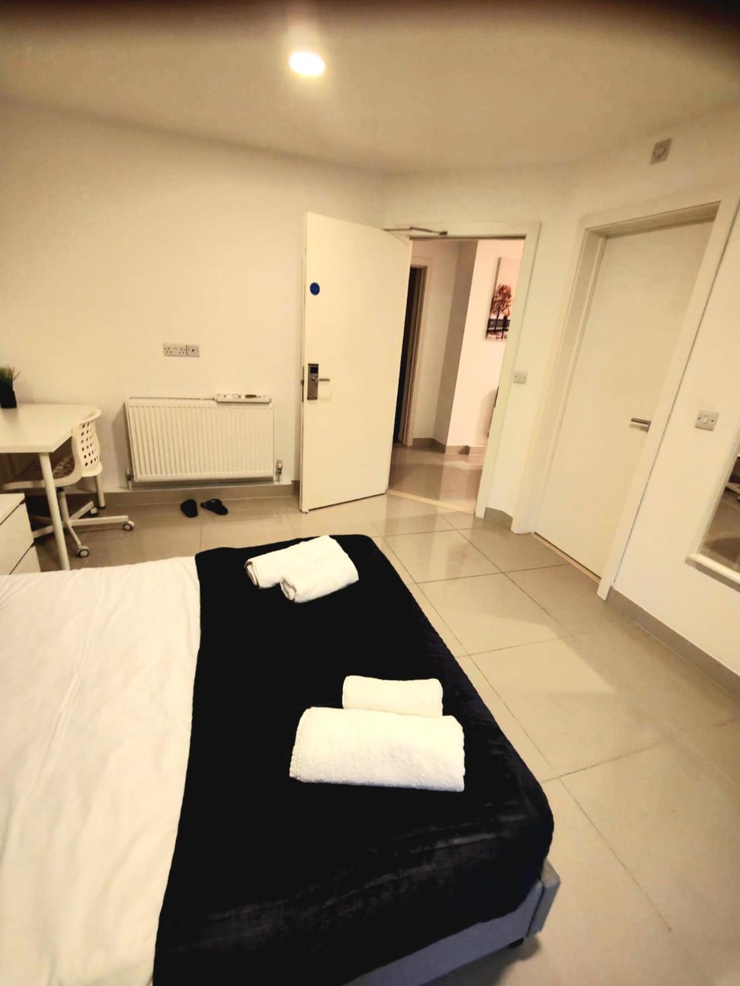 Luxurious 3 Bed Ensuites & Kitchenettes Nr Lgi Hospital & Uni - Free 5g Wifi & Netflix Short - Contractors Free Parking * Leeds (West Yorkshire)