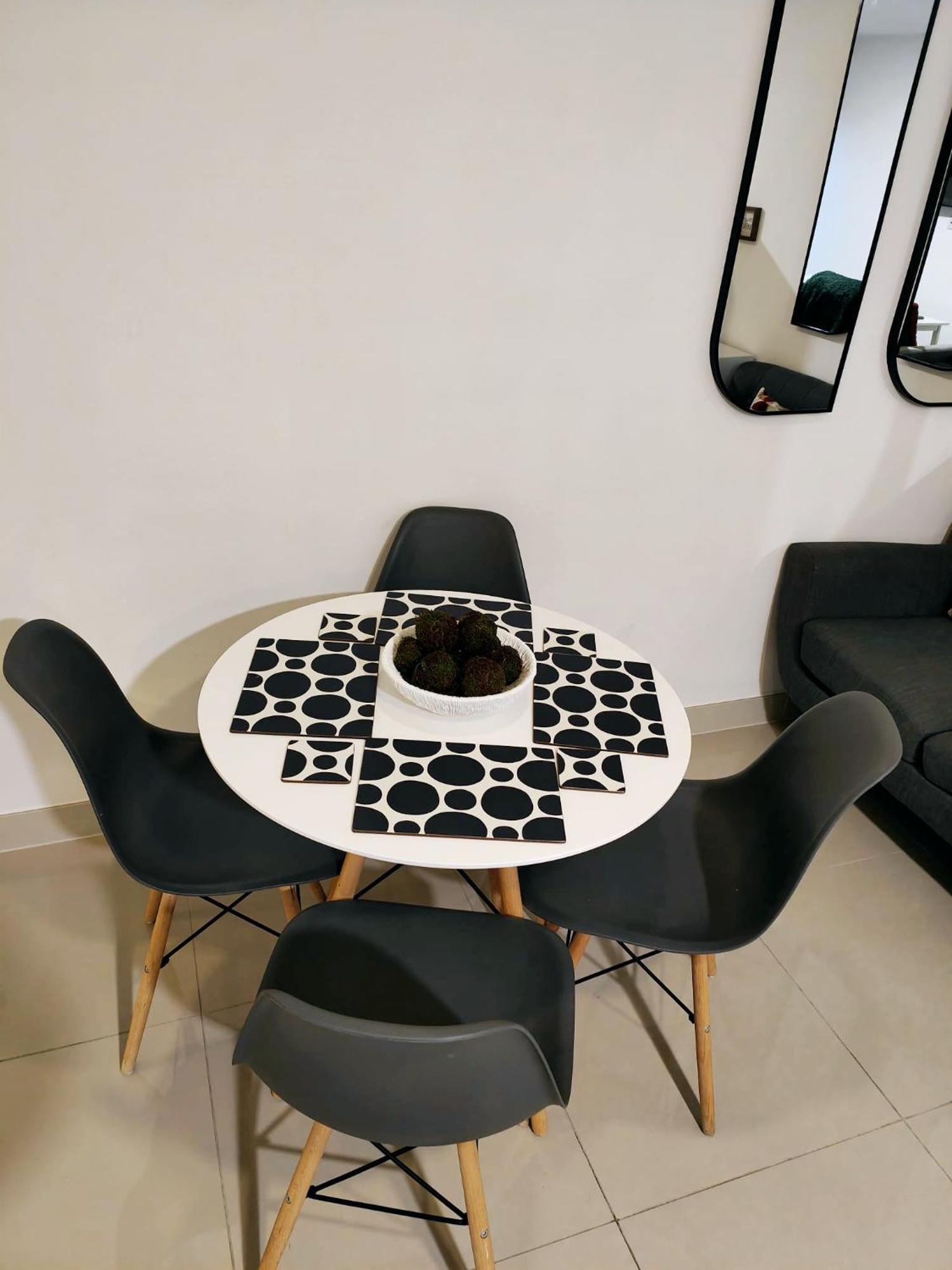 Luxurious 3 Bed Ensuites & Kitchenettes Nr Lgi Hospital & Uni - Free 5g Wifi & Netflix Short - Contractors Free Parking Apartment Leeds (West Yorkshire)