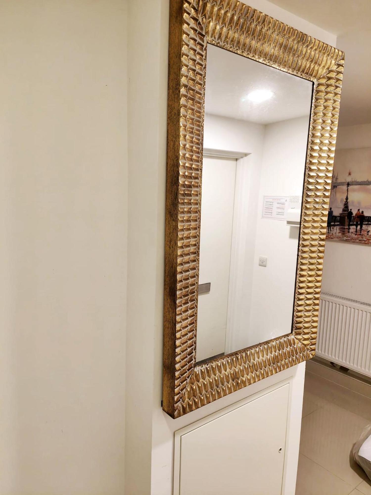 Luxurious 3 Bed Ensuites & Kitchenettes Nr Lgi Hospital & Uni - Free 5g Wifi & Netflix Short - Contractors Free Parking Apartment *