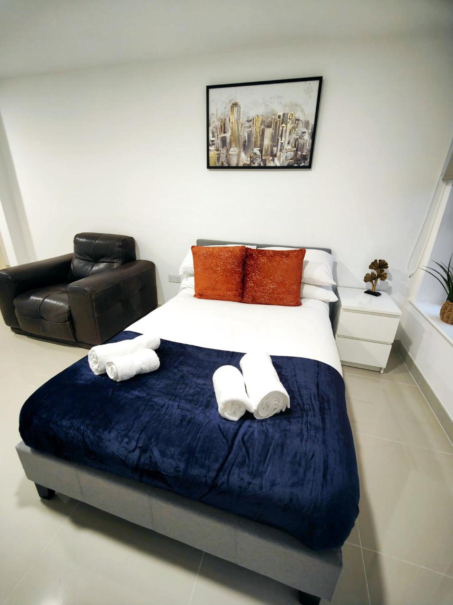 Luxurious 3 Bed Ensuites & Kitchenettes Nr Lgi Hospital & Uni - Free 5g Wifi & Netflix Short - Contractors Free Parking Leeds (West Yorkshire)