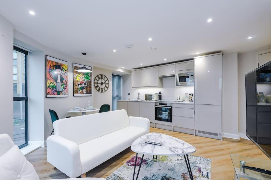 Monopoly Wallz - Sleeps 3 Apartment *