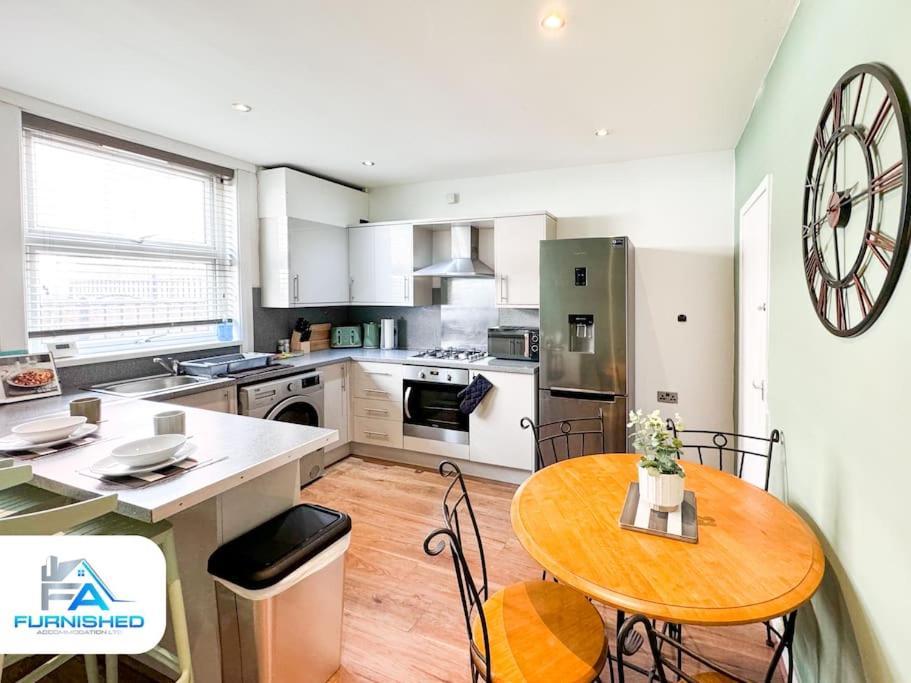 3 Bedroom House - Free Parking - Fast Wifi Leeds (West Yorkshire)