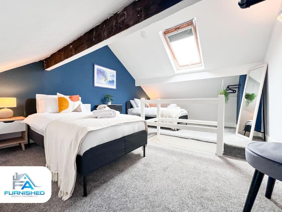 3 Bedroom House - Free Parking - Fast Wifi