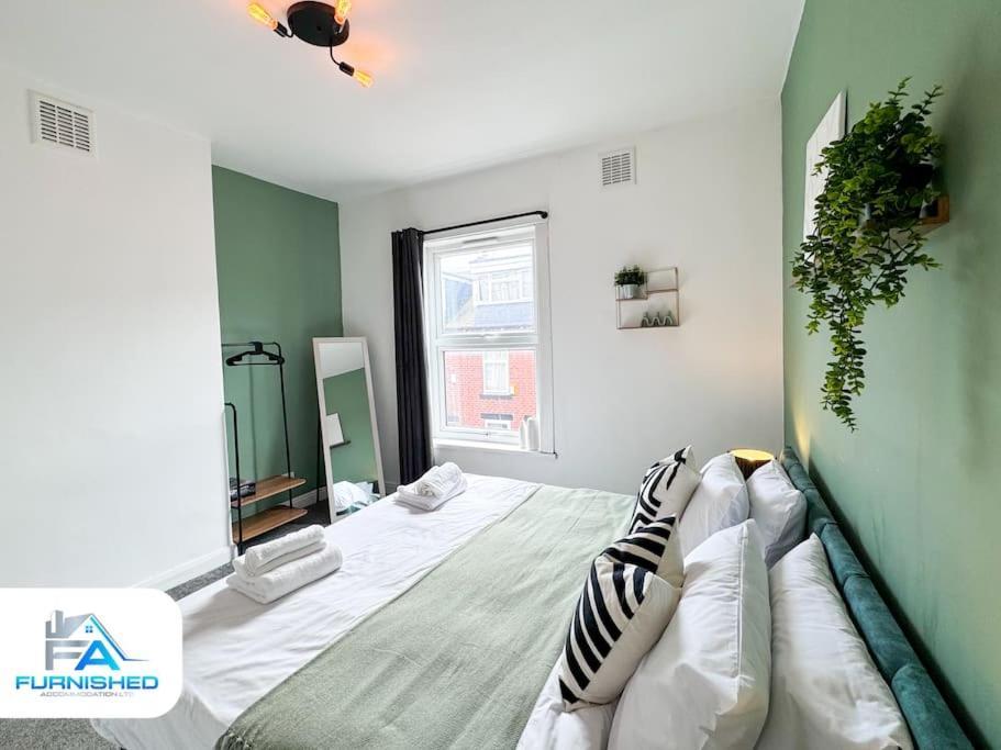 3 Bedroom House - Free Parking - Fast Wifi