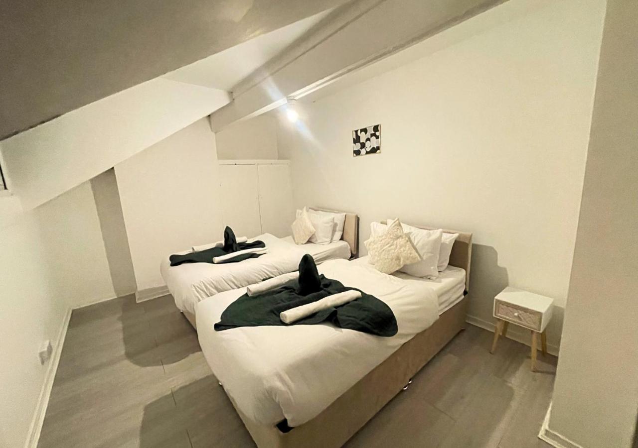 Contractor Friendly - 4 Single Beds - Free Parking