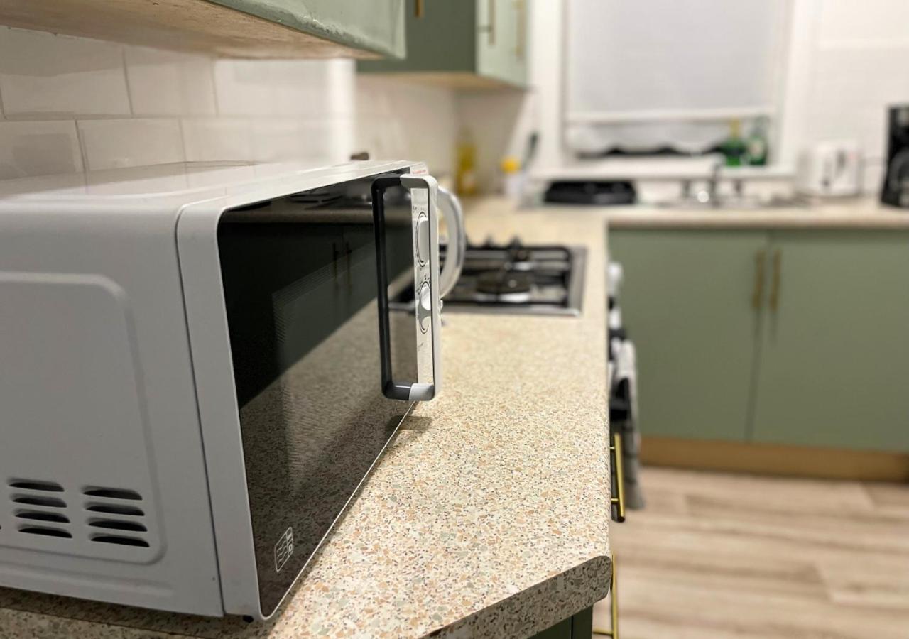 Contractor Friendly - 4 Single Beds - Free Parking Apartment Leeds (West Yorkshire)
