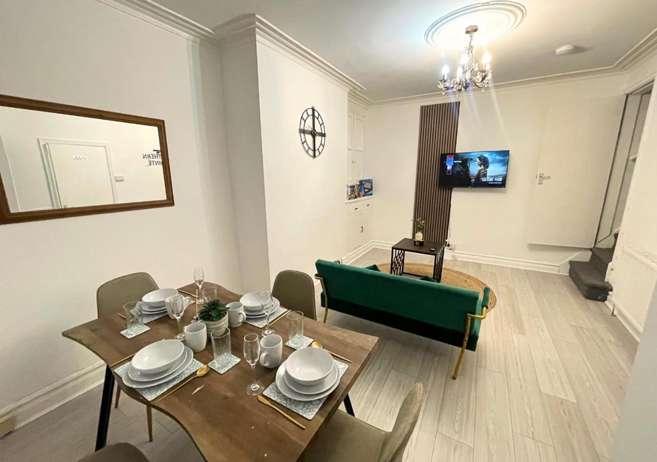 Contractor Friendly - 4 Single Beds - Free Parking Apartment