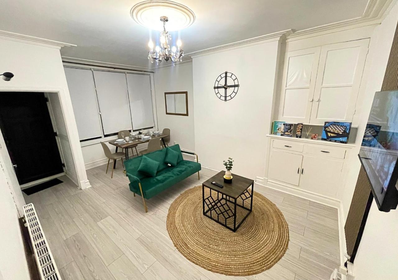 Apartment Contractor Friendly - 4 Single Beds - Free Parking Leeds (West Yorkshire)