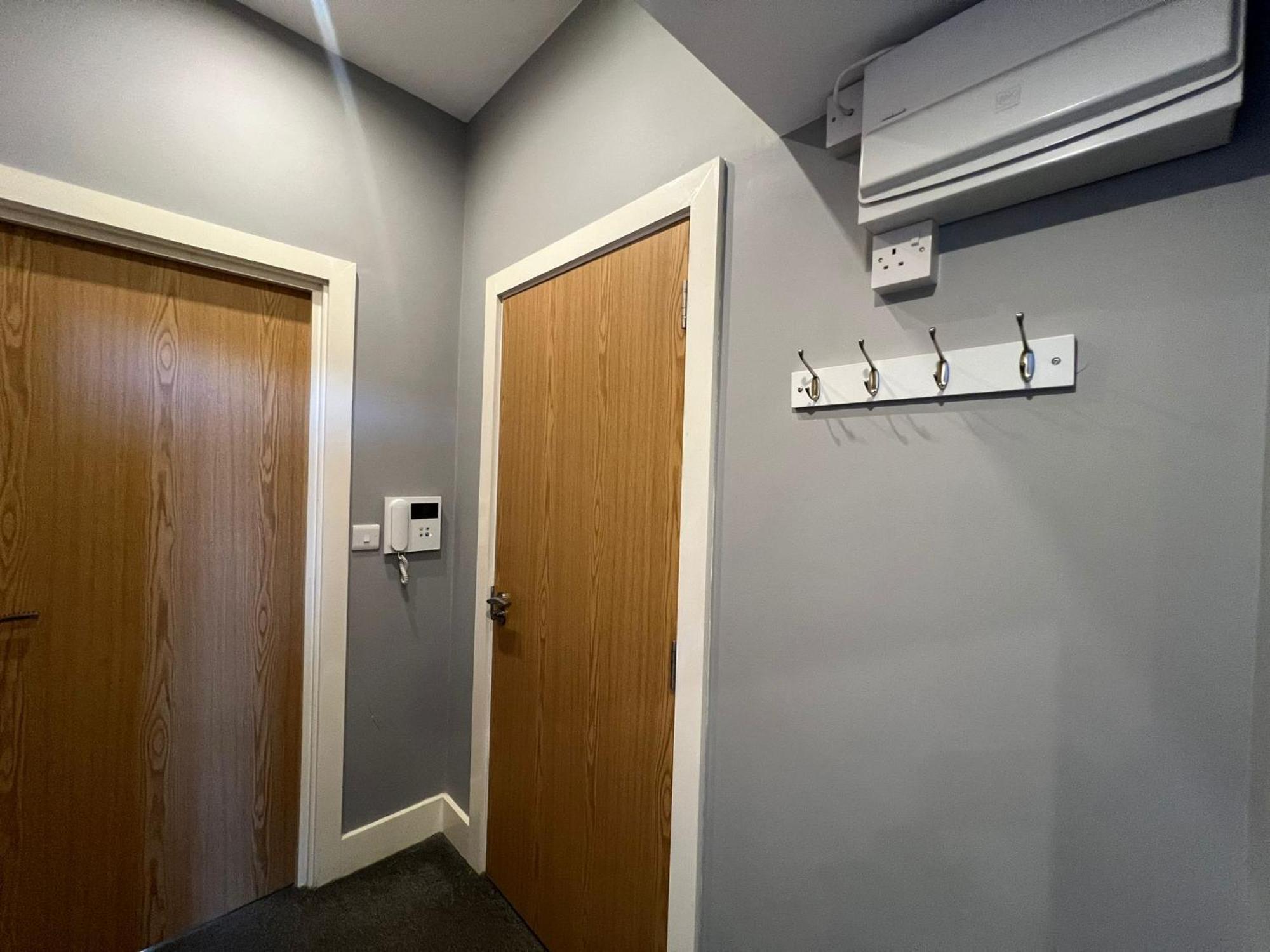 1 Bed Close To Leeds Arena Sleeps Up To 4 People F3 Apartment *