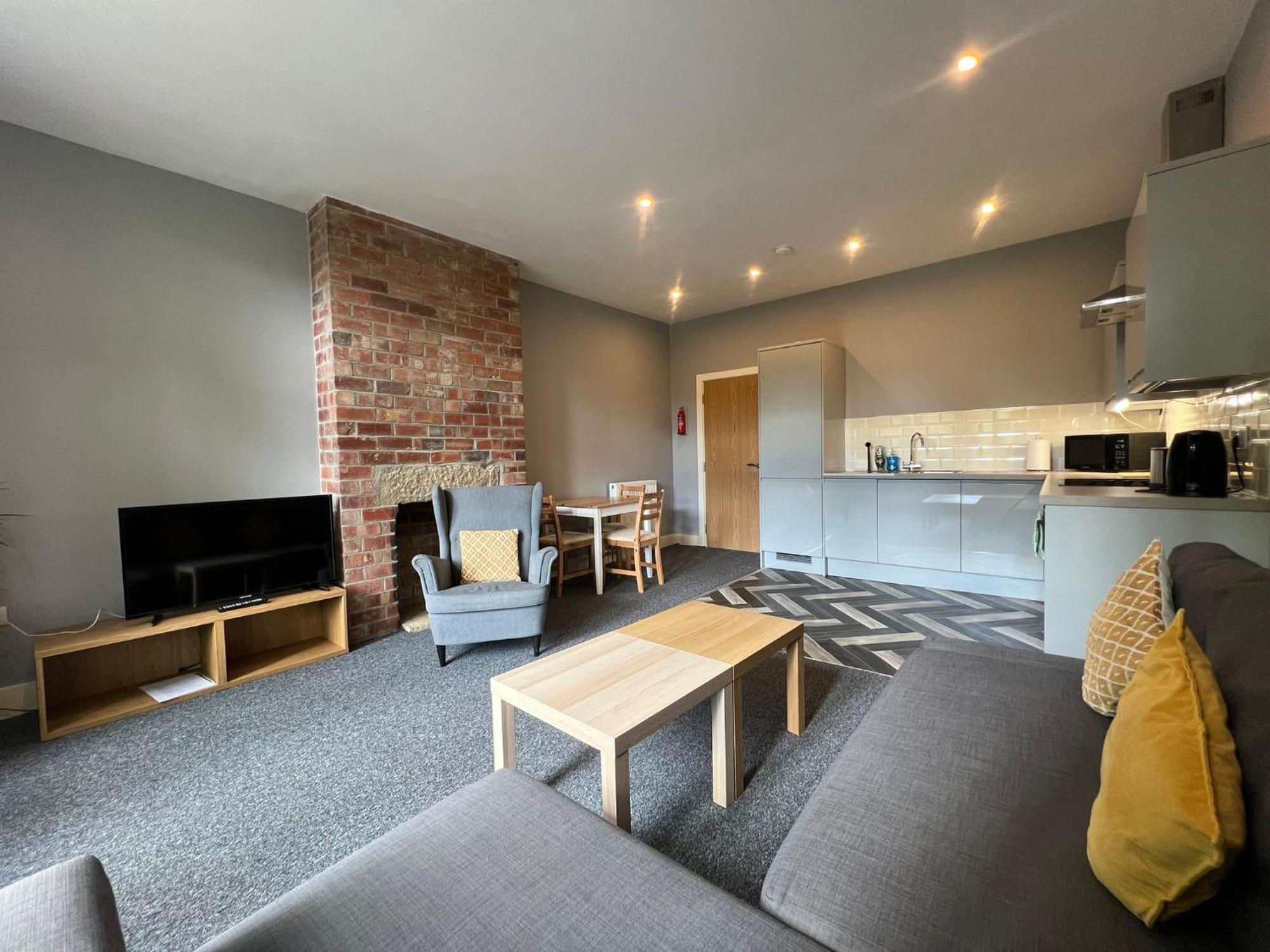 Apartment 1 Bed Close To Leeds Arena Sleeps Up To 4 People F3 *