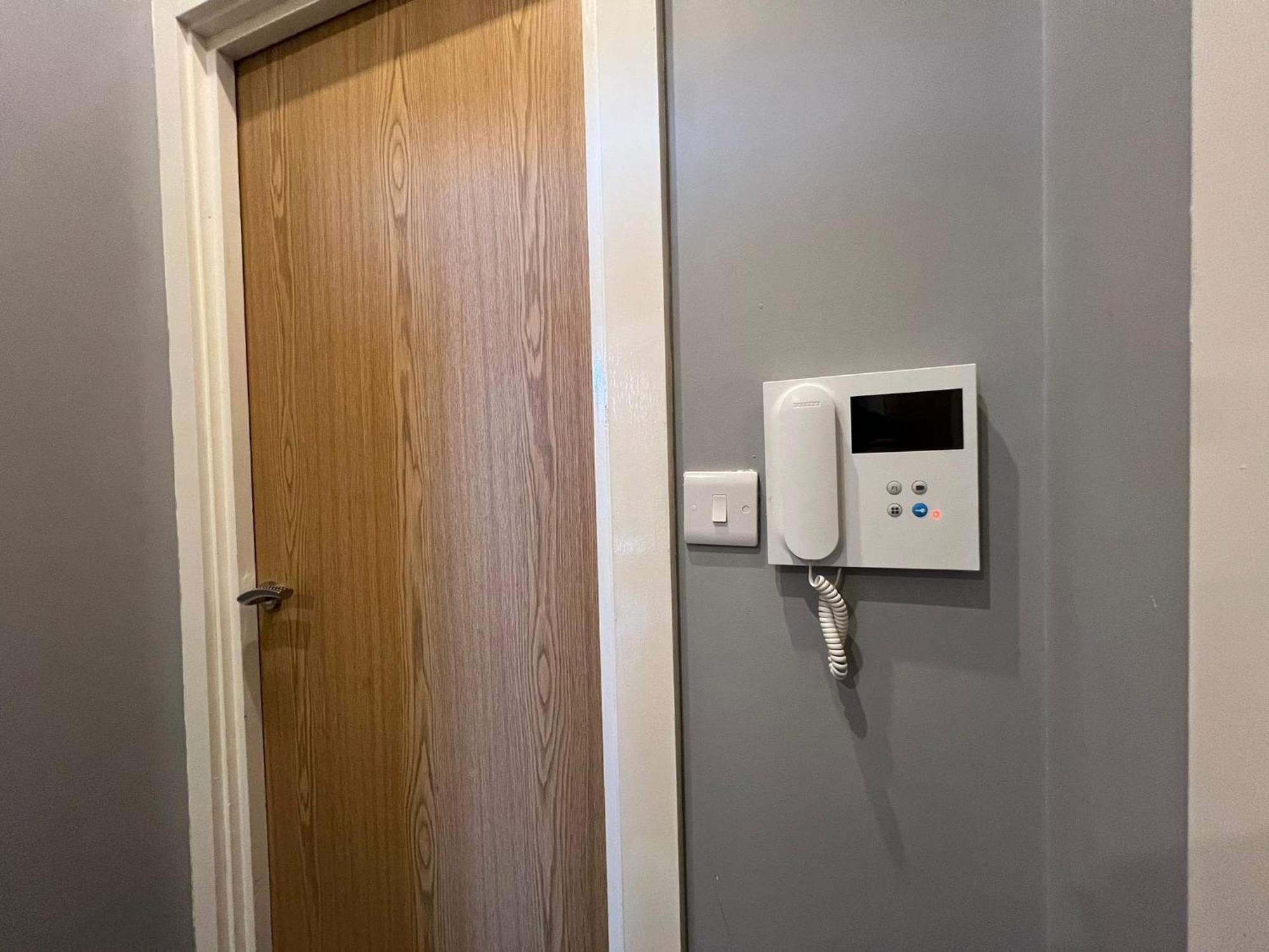 1 Bed Close To Leeds Arena Sleeps Up To 4 People F3 *