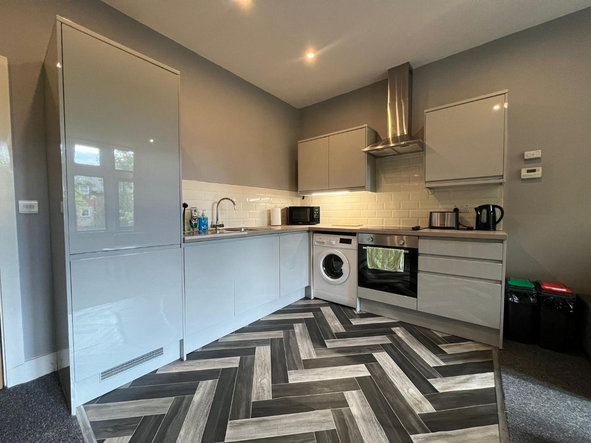 1 Bed Close To Leeds Arena Sleeps Up To 4 People F3 Apartment *