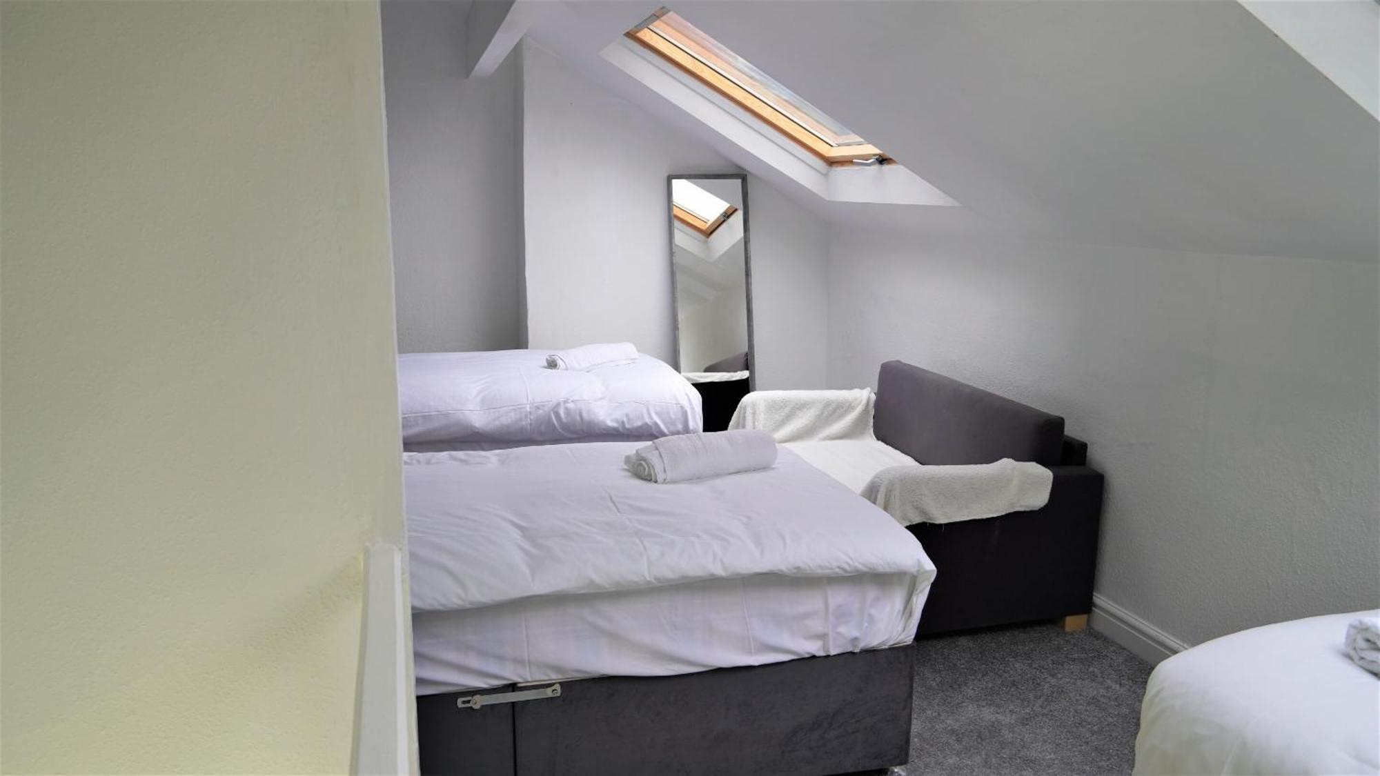 Dean House Apartment