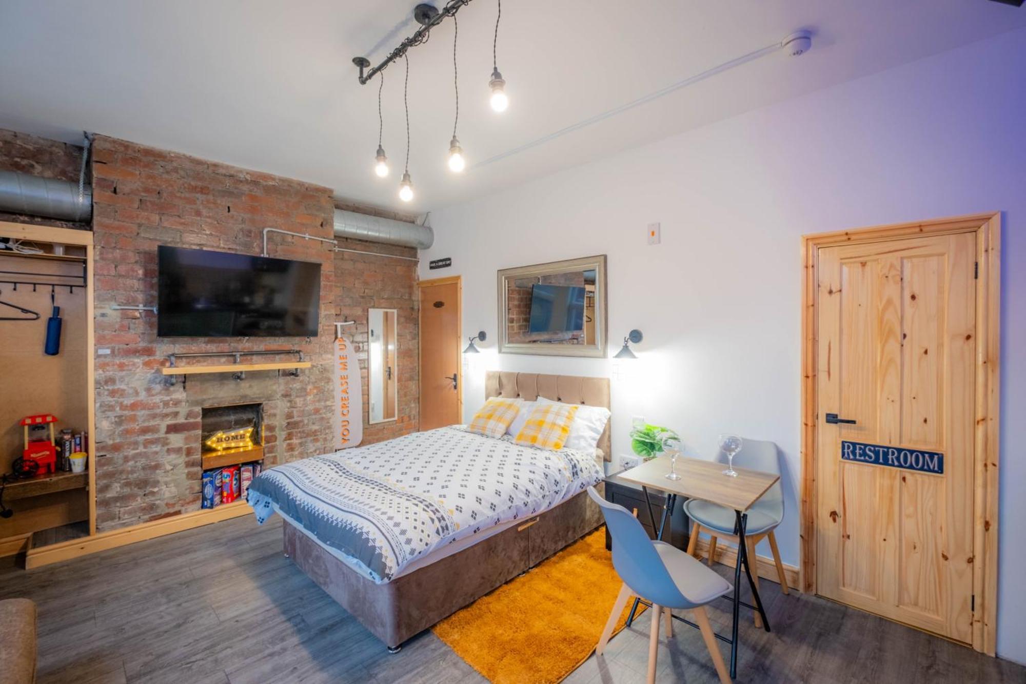 Renovated - Free Parking - Great Location Apartment *