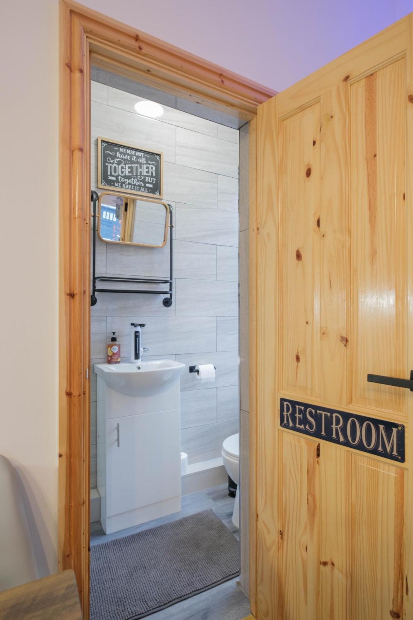 Renovated - Free Parking - Great Location Leeds (West Yorkshire)