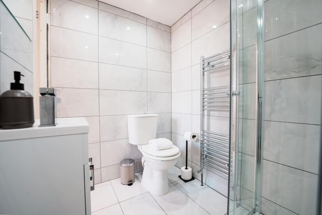Holiday home Enjoy Leeds At 4br House - Near Centre *