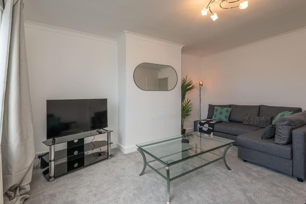 Apartment In Ls9 *