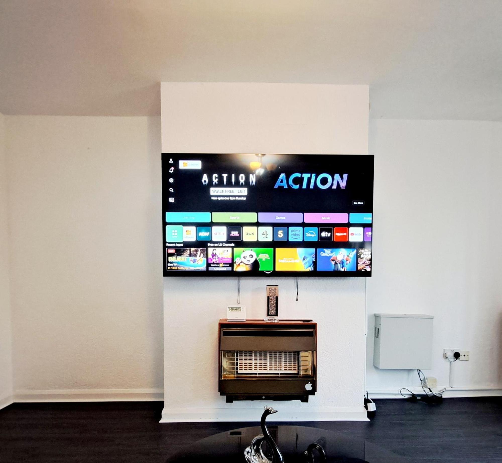 Holiday home 2 Bedroom House In Leeds - Sleeps 5 Wifi Parking Leeds (West Yorkshire)