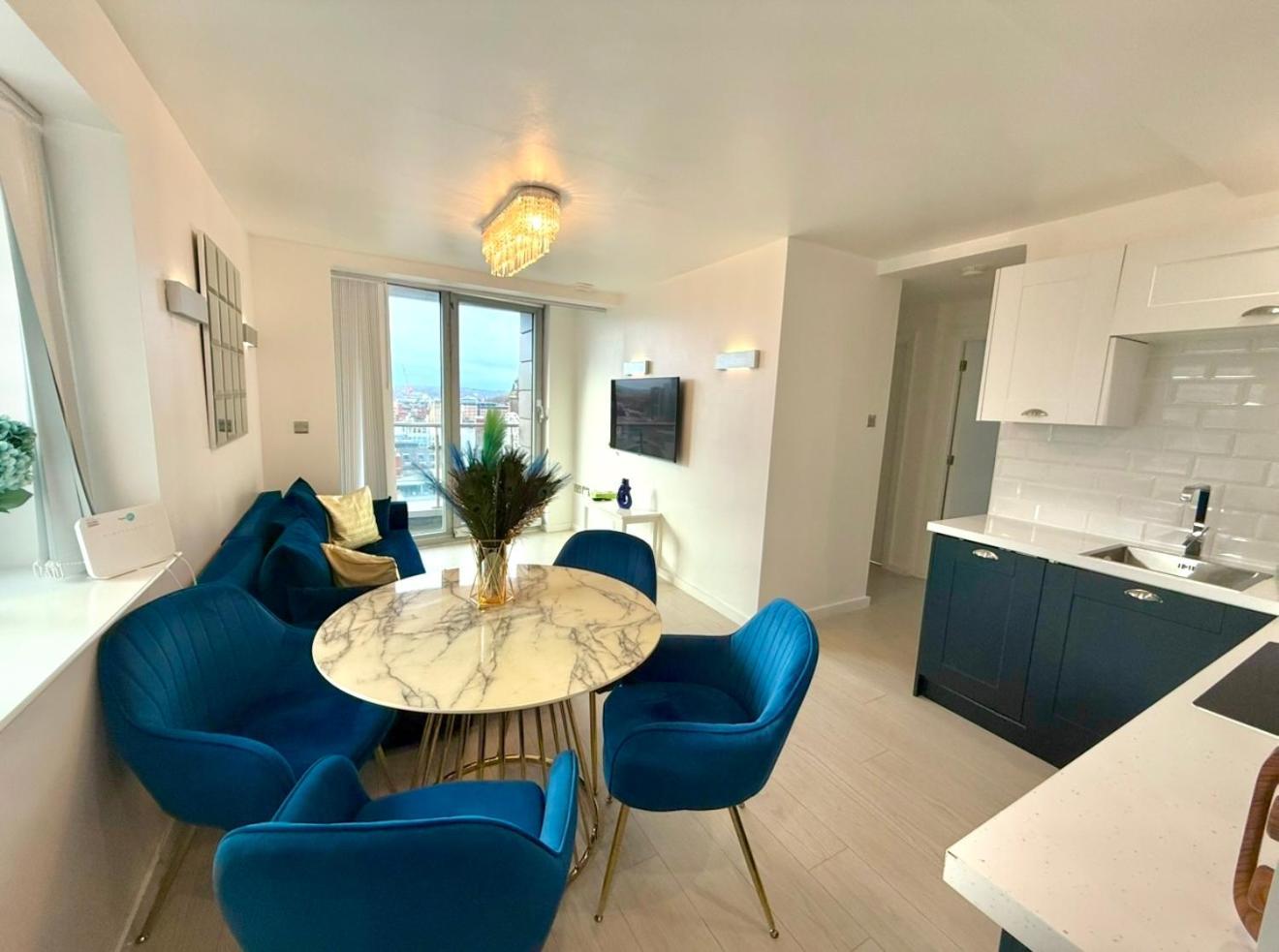 Winners Of 2025 Traveller Award, Elegant Two Bedroom With Netflix & Wifi *