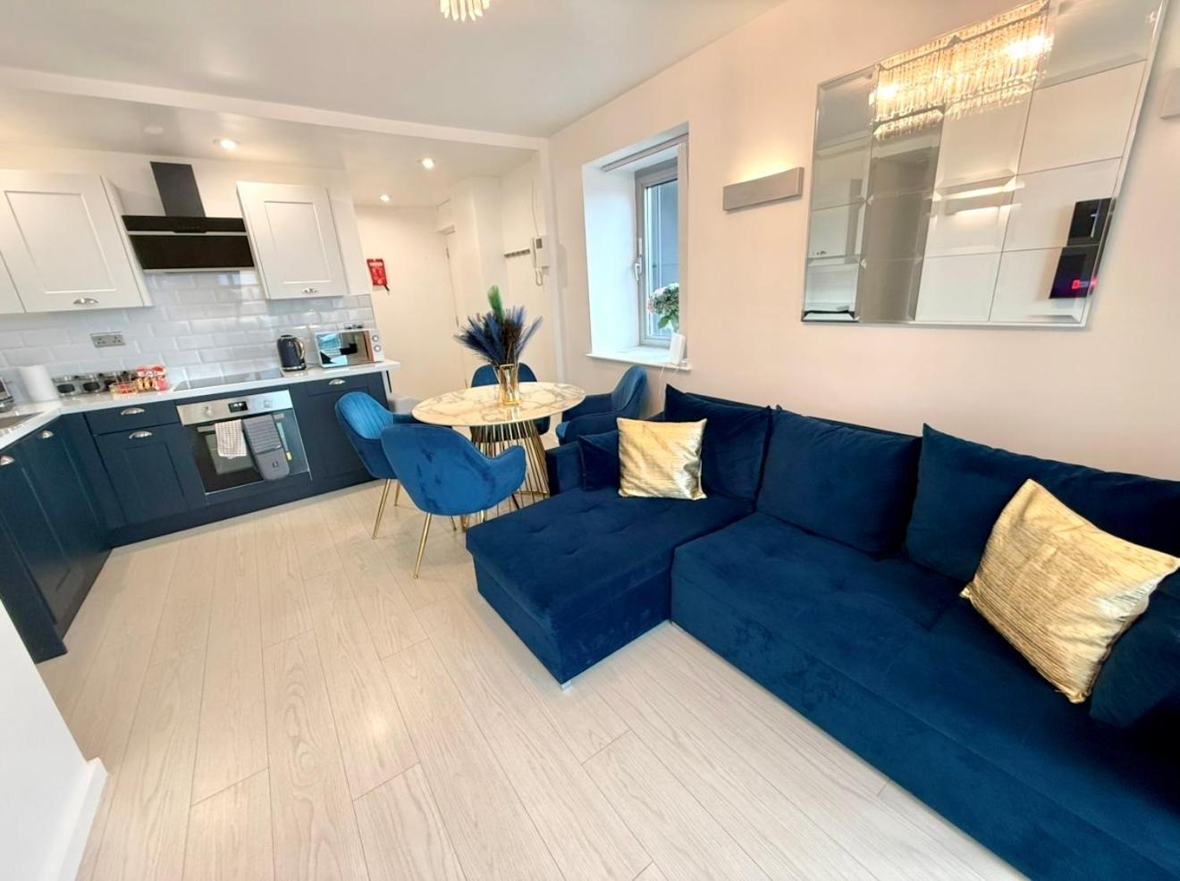 Apartment Winners Of 2025 Traveller Award, Elegant Two Bedroom With Netflix & Wifi *