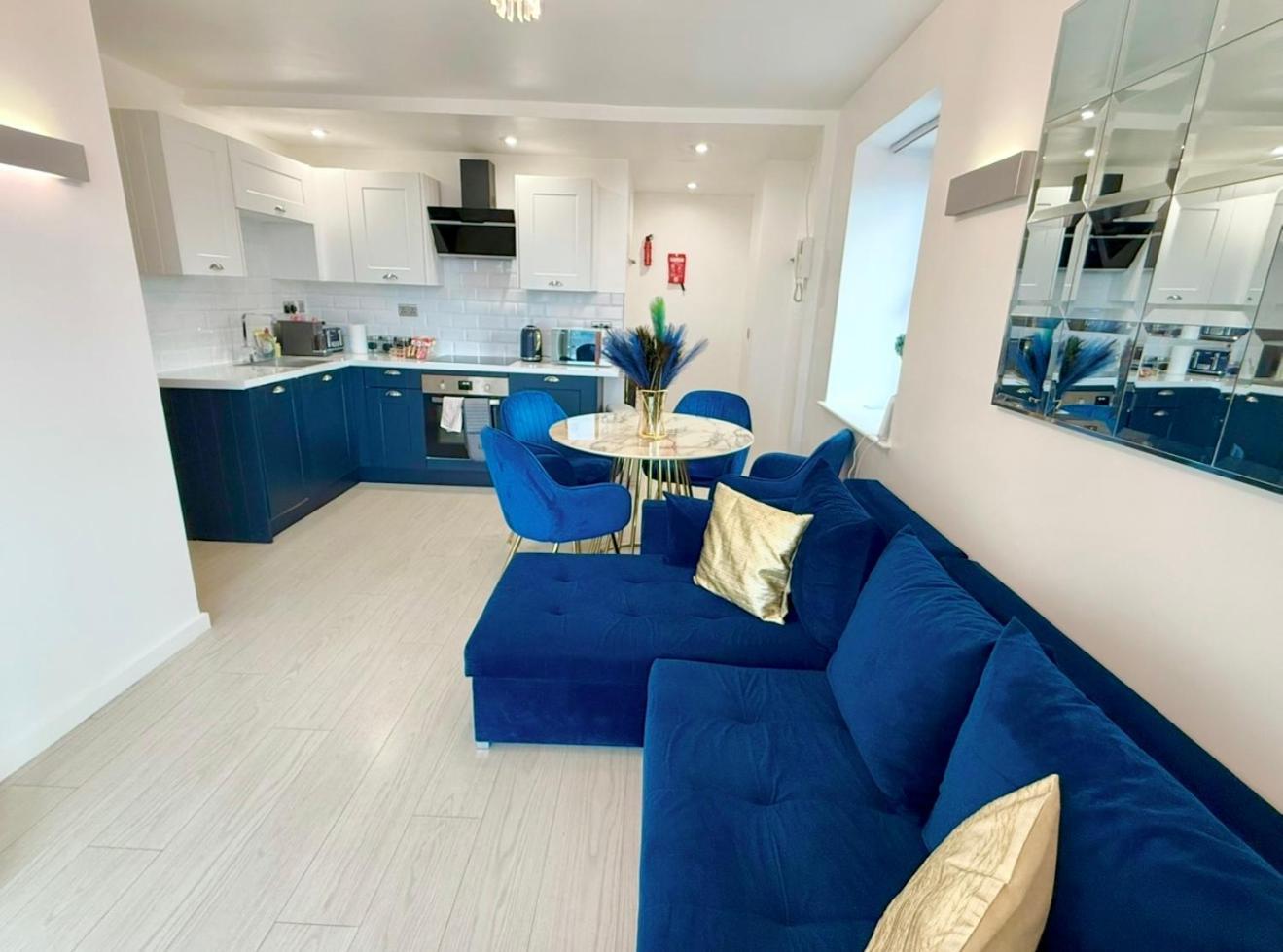 Apartment Winners Of 2025 Traveller Award, Elegant Two Bedroom With Netflix & Wifi Leeds (West Yorkshire)