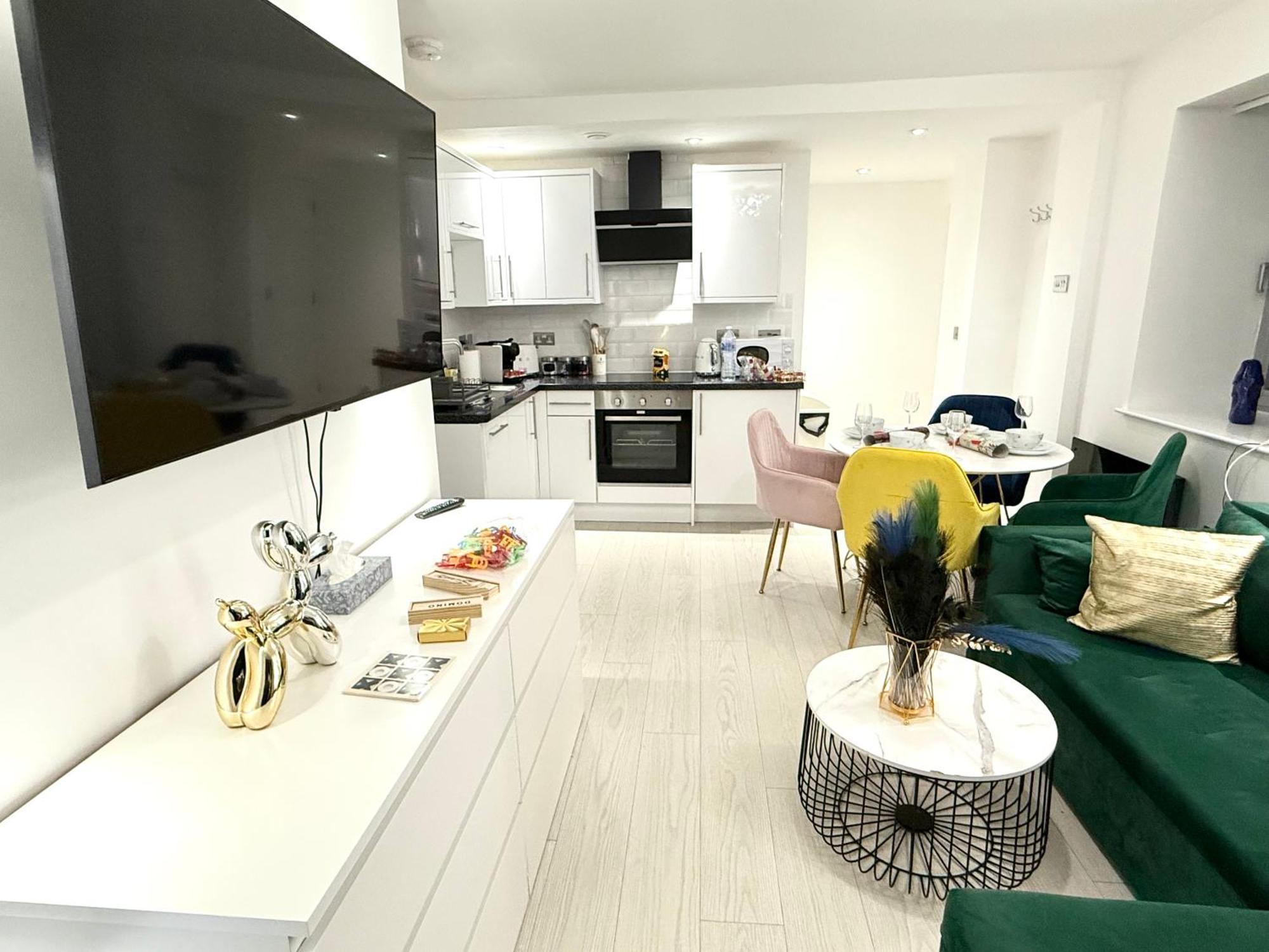 Winner Of 2025 Traveller Award - 2 Double Bed In Heart Of Leeds Centre With Netflix & Wifi *