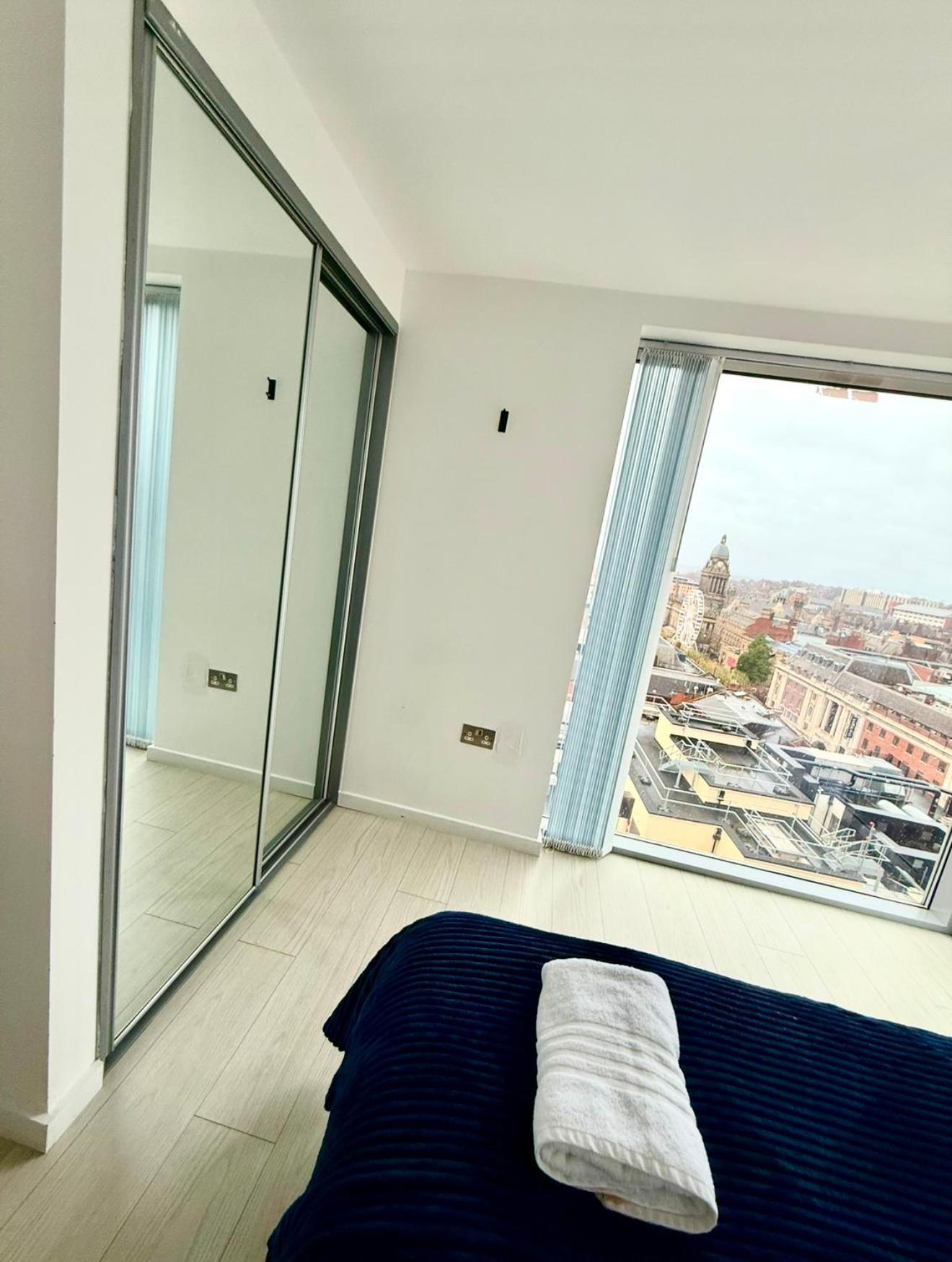 Apartment Winner Of 2025 Traveller Award - 2 Double Bed In Heart Of Leeds Centre With Netflix & Wifi
