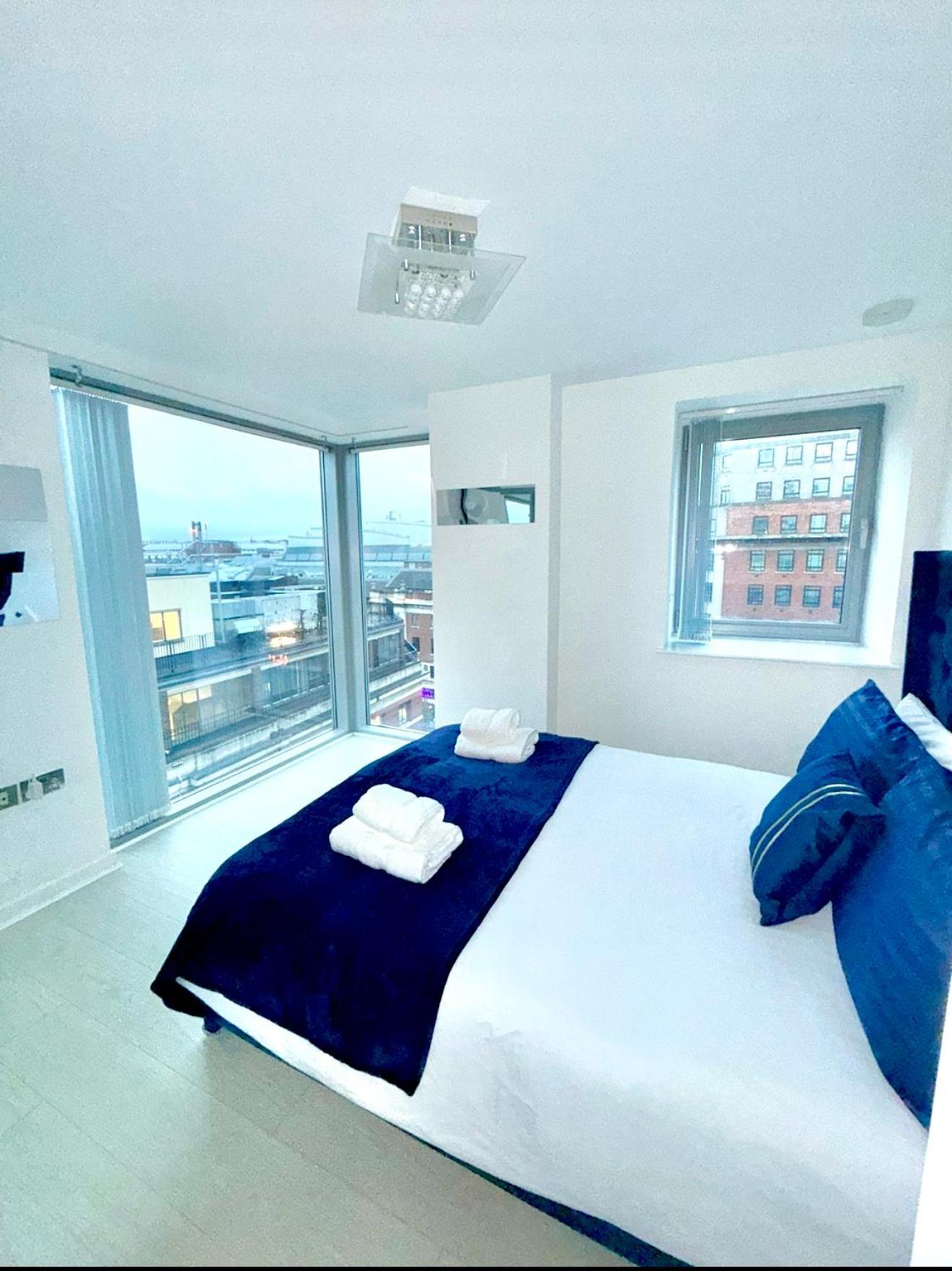 Winner Of 2025 Traveller Award - 2 Double Bed In Heart Of Leeds Centre With Netflix & Wifi