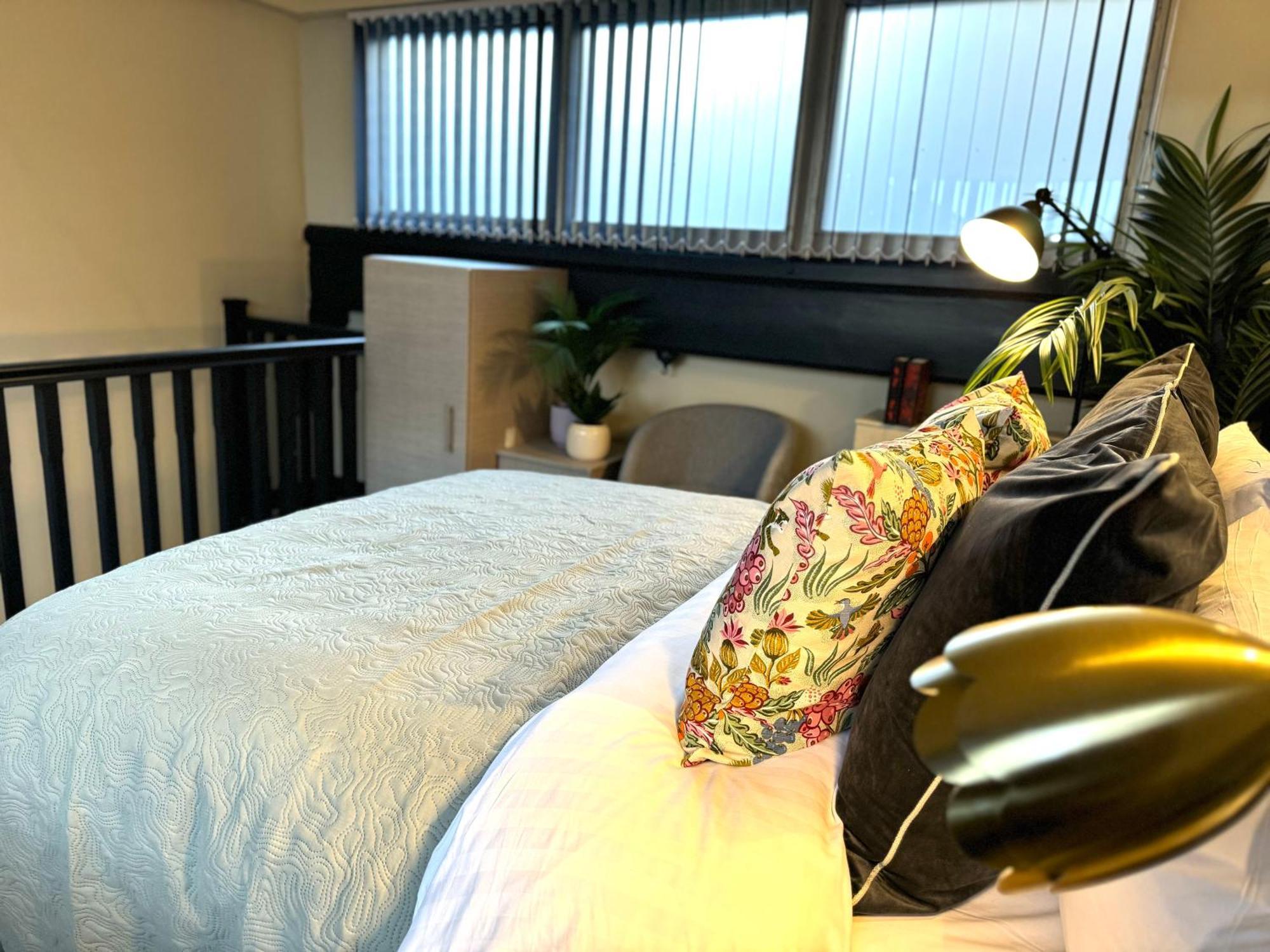 Perfect Party For Nye, Complimentary Bubbles & Late Checkout Aparthotel