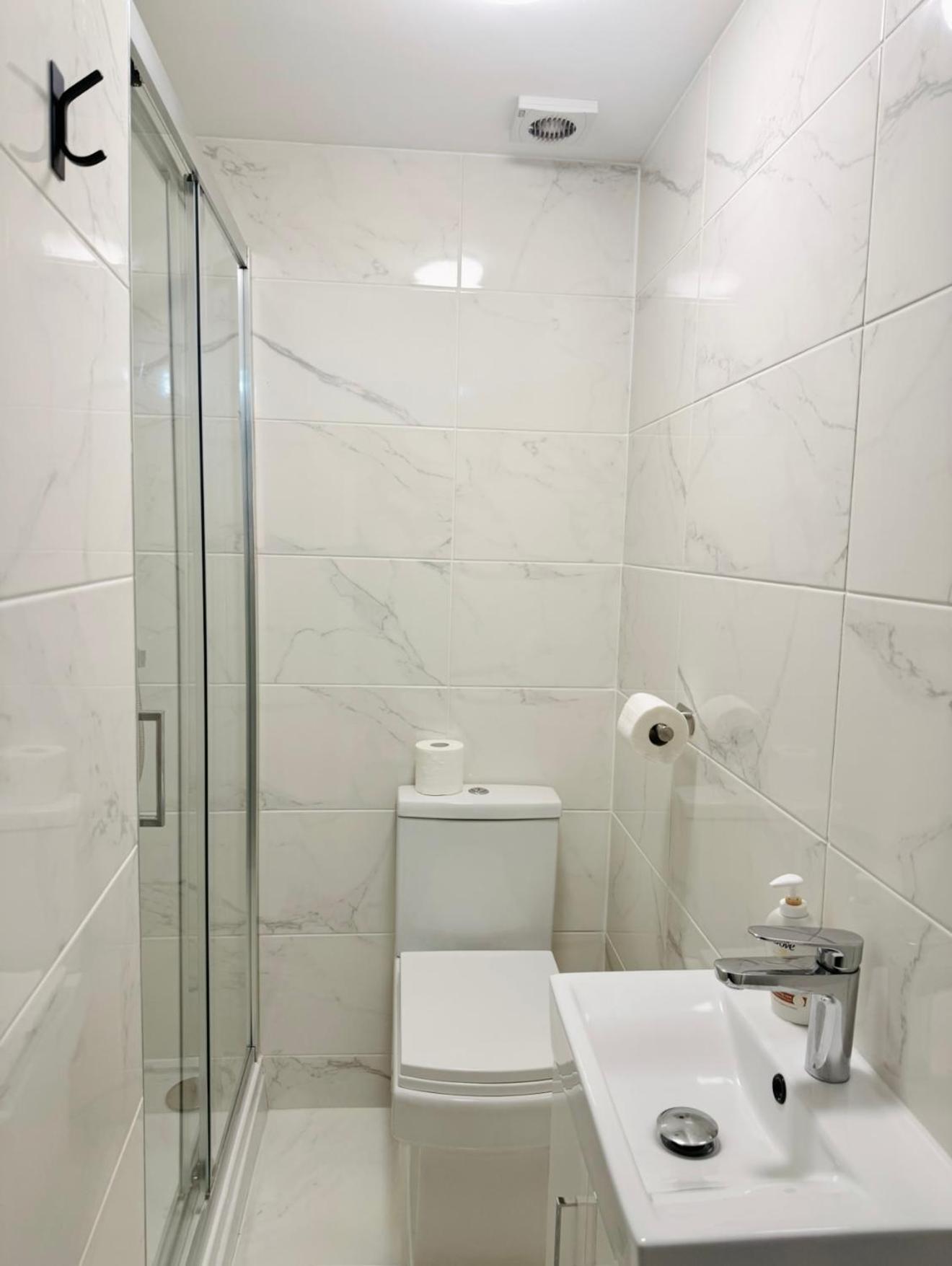Winners Of 2025 Traveller Award, Elegant Two Bedroom With Netflix & Wifi Apartment