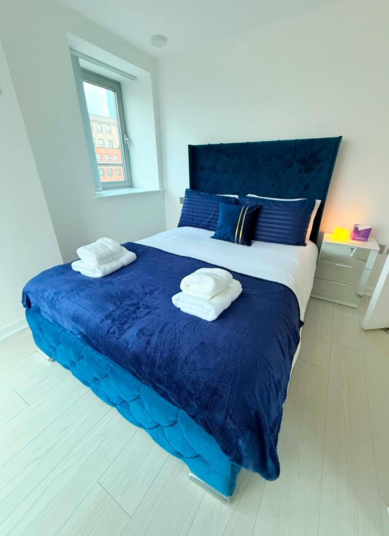 Winners Of 2025 Traveller Award, Elegant Two Bedroom With Netflix & Wifi Apartment Leeds (West Yorkshire)