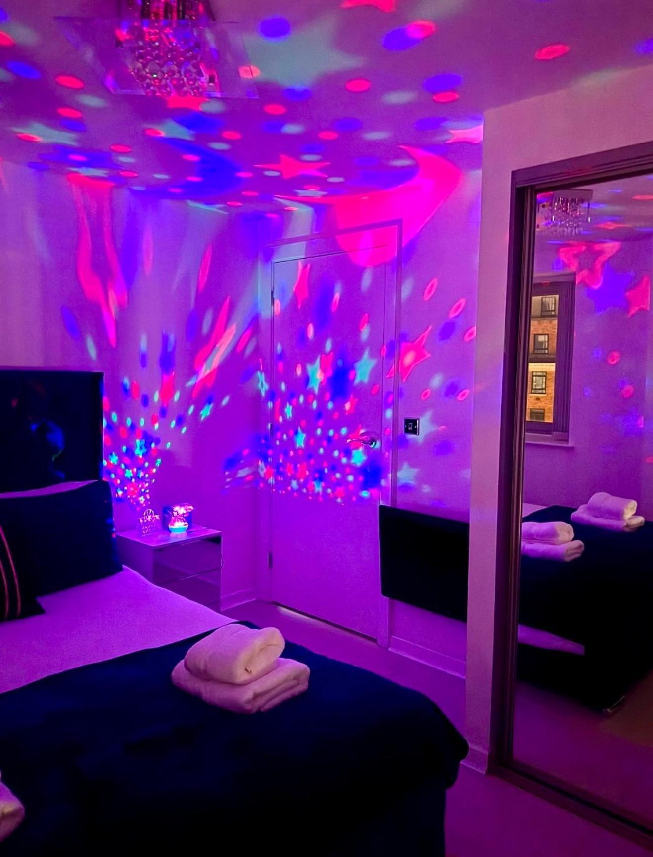 Winners Of 2025 Traveller Award, Elegant Two Bedroom With Netflix & Wifi Leeds (West Yorkshire)