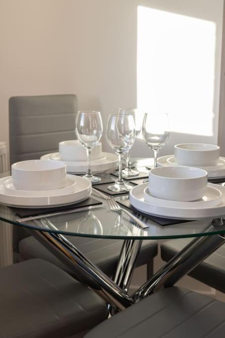 Opulent 2br 2ba House With Free Parking Holiday home *