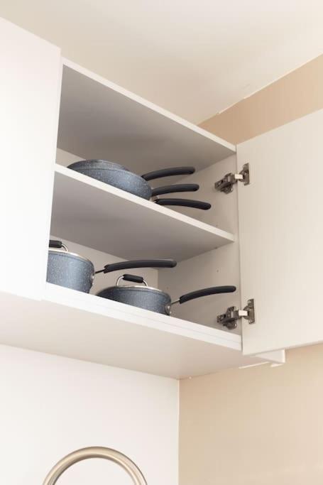 Opulent 2br 2ba House With Free Parking Holiday home Leeds (West Yorkshire)