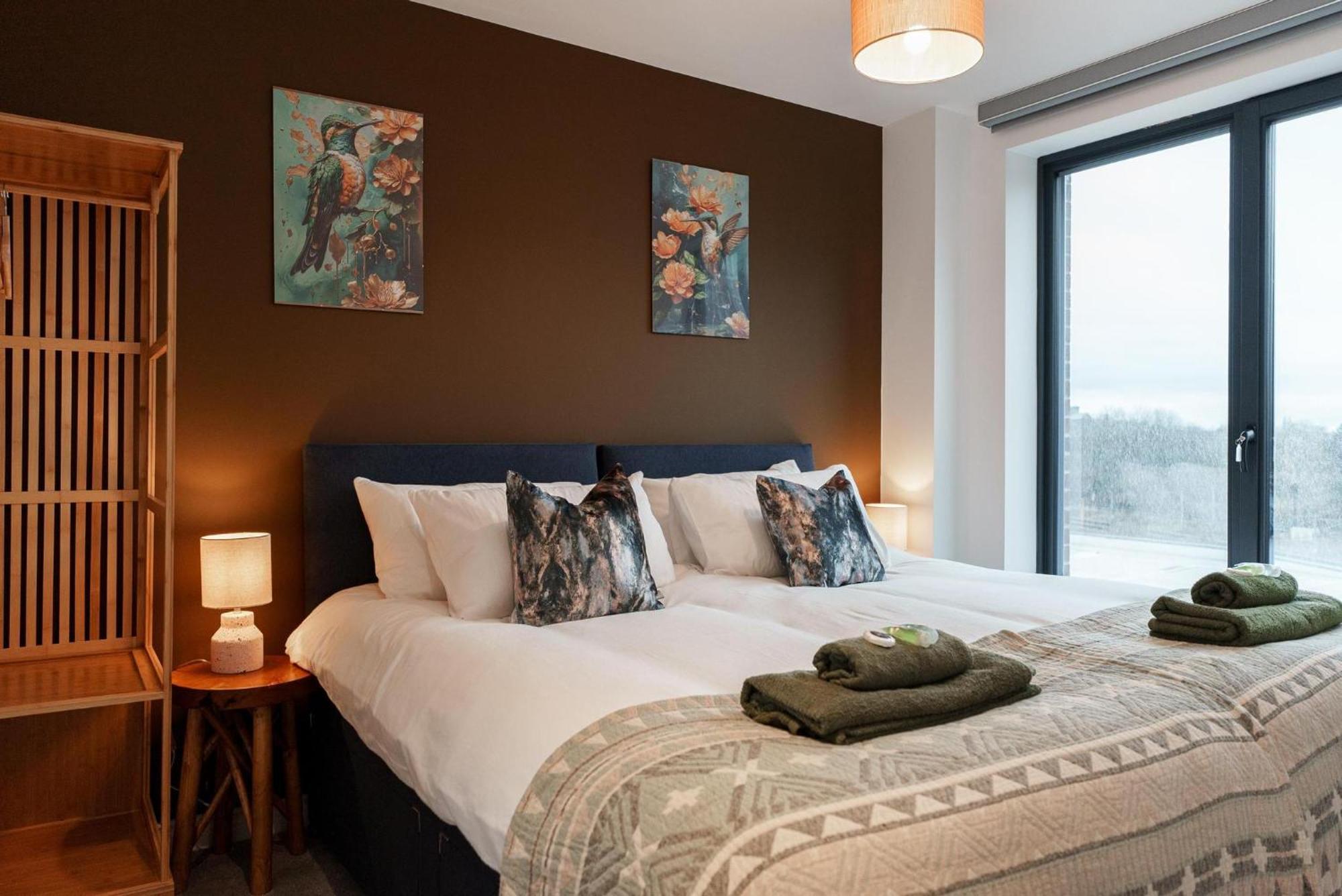 Apartment Balinese Escape, 2bed 2bath, Center & Stadium 10 Mins