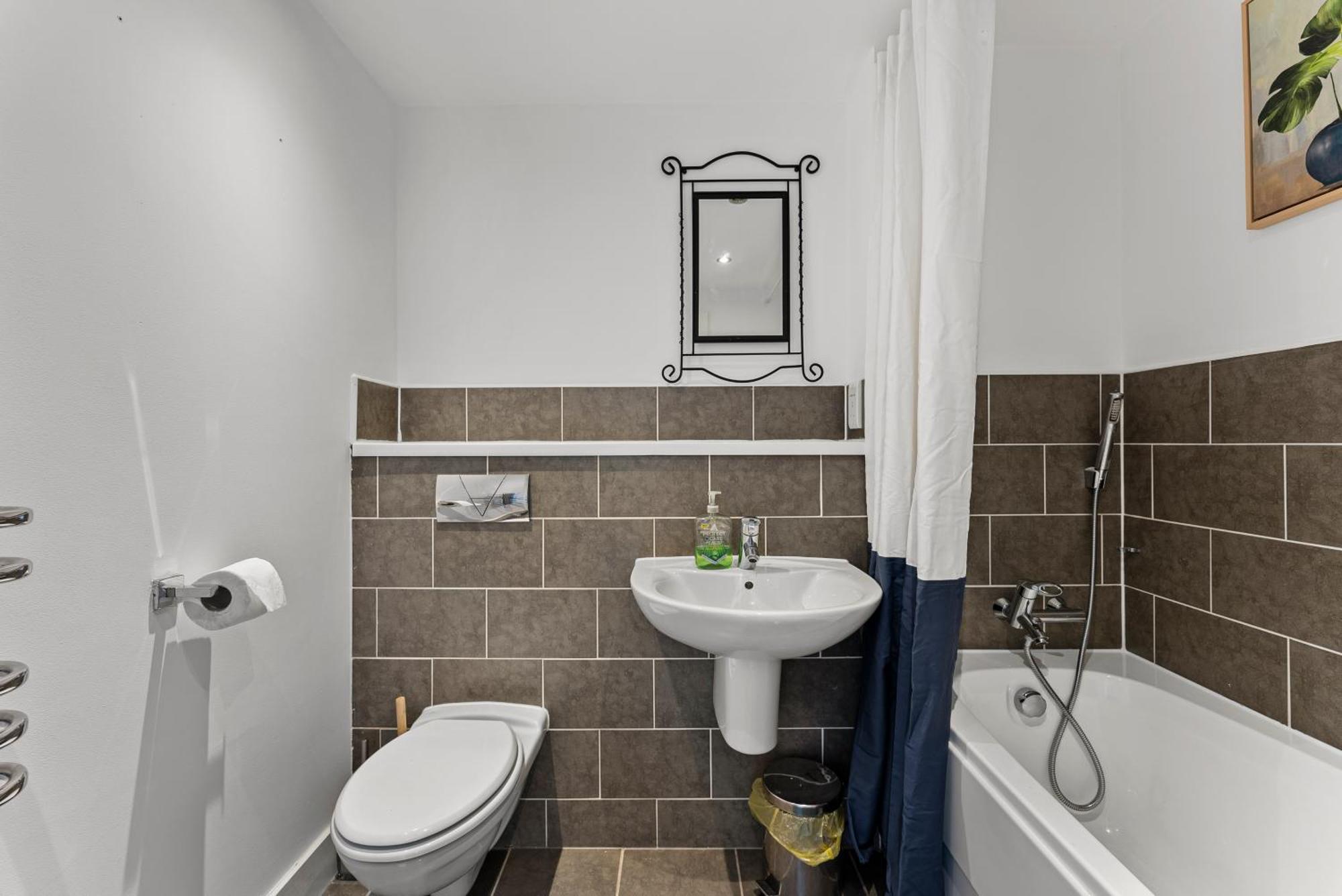 Apartment 30 Percent Off! Beautiful Apartment In Dewsbury - Sleeps 6