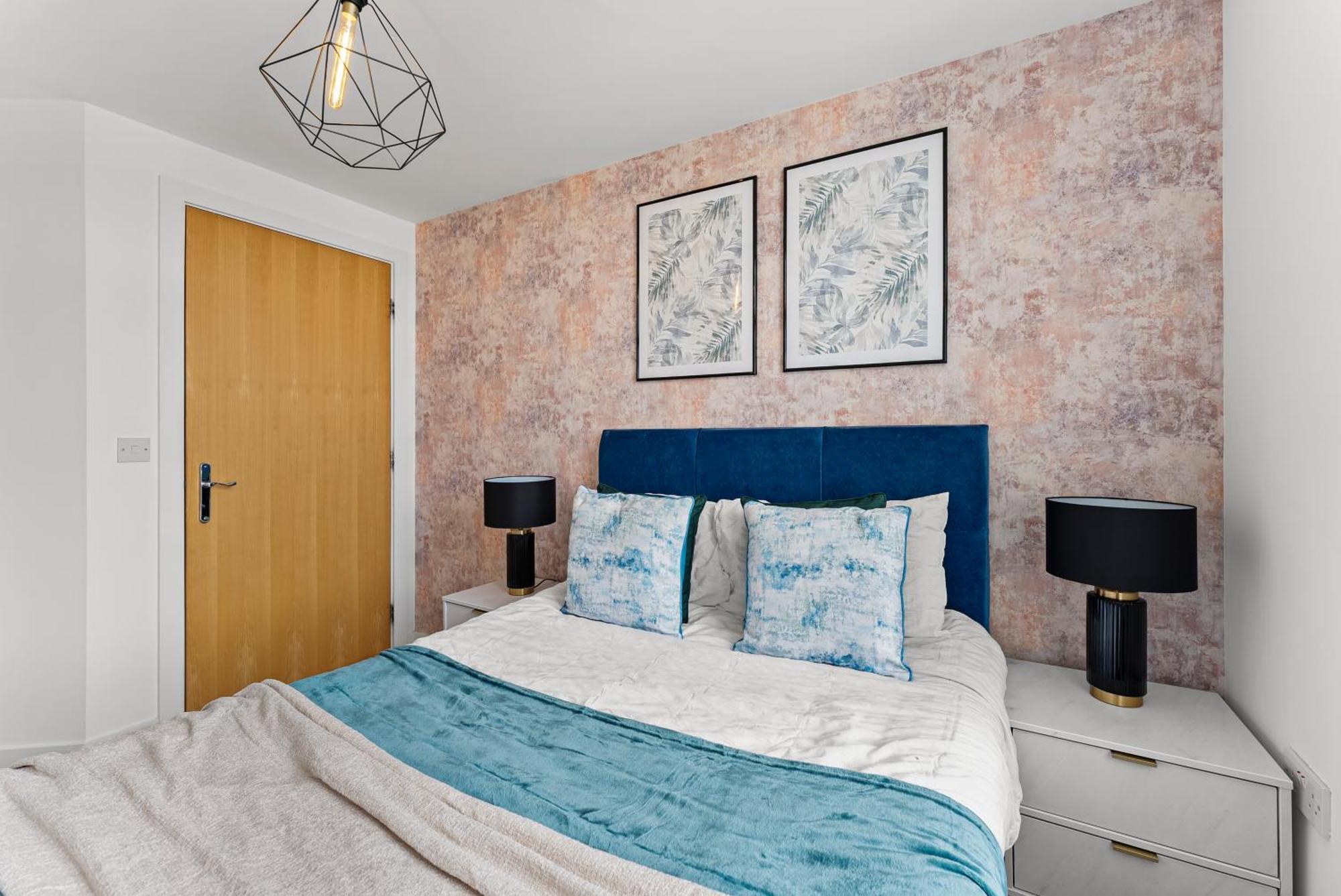 Apartment 30 Percent Off! Beautiful Apartment In Dewsbury - Sleeps 6 *