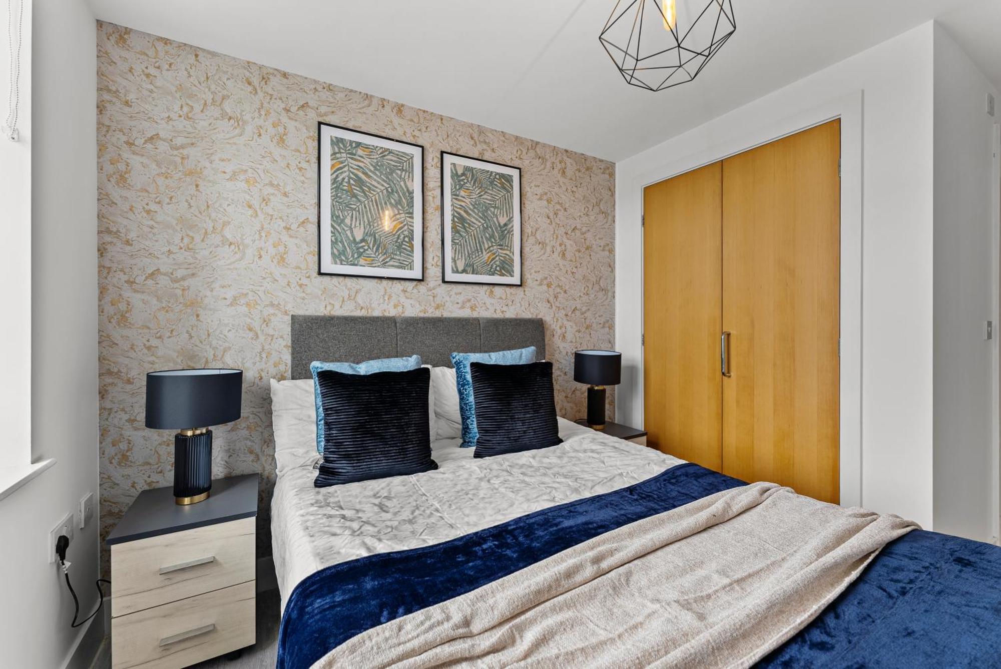 Apartment 30 Percent Off! Beautiful Apartment In Dewsbury - Sleeps 6