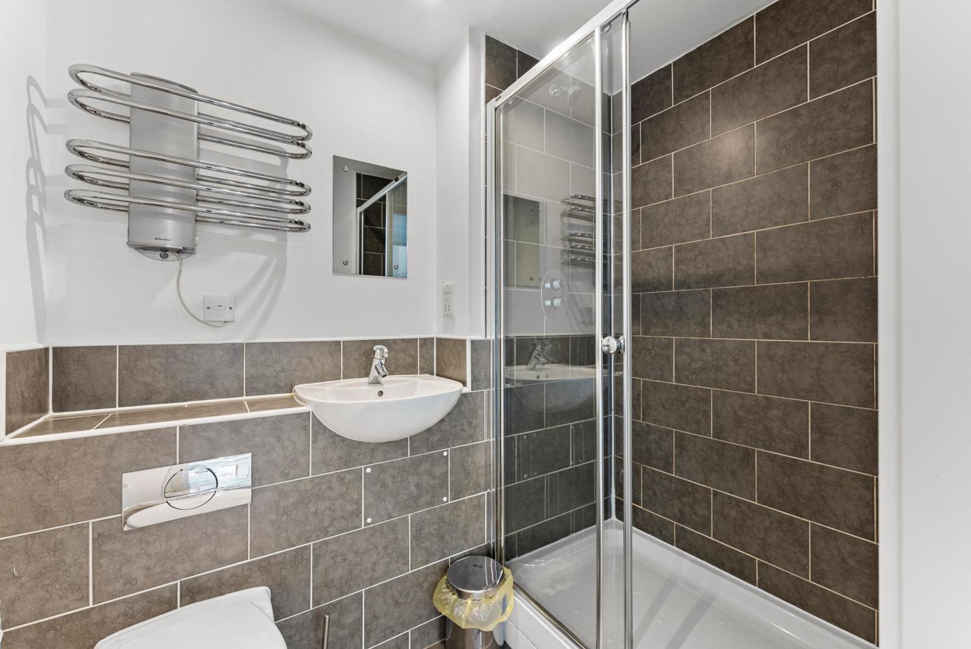 30 Percent Off! Beautiful Apartment In Dewsbury - Sleeps 6 Apartment *