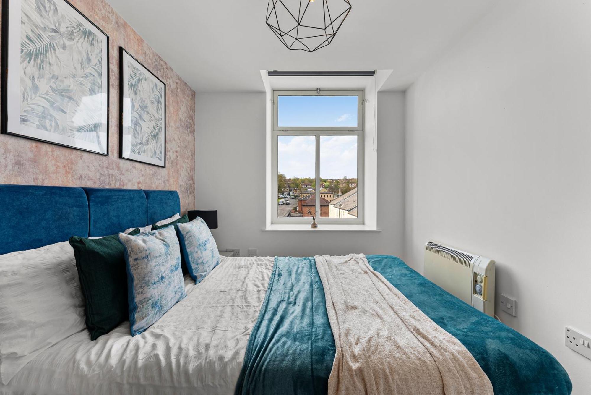 30 Percent Off! Beautiful Apartment In Dewsbury - Sleeps 6 *